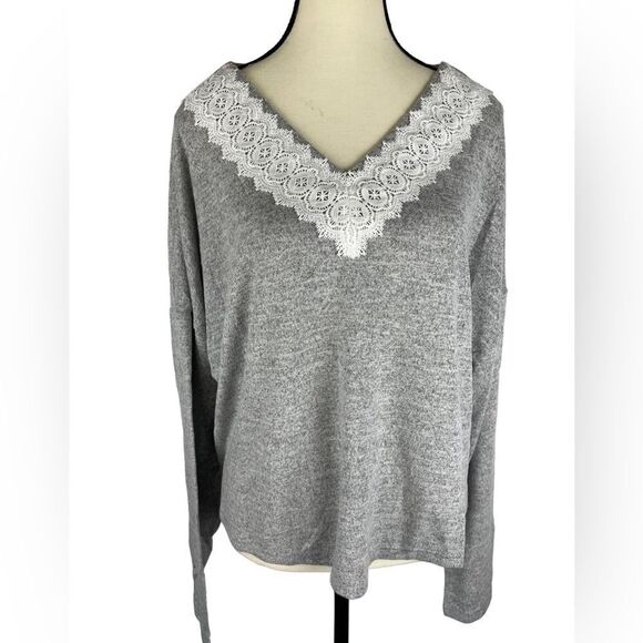 Long sleeve w/ lace trim v-next short tee sz XL loose fit  very soft material - Picture 1 of 10